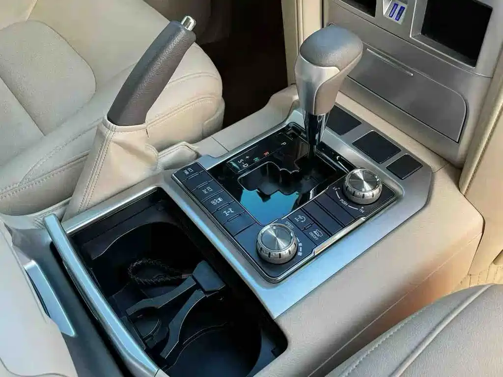Toyota Land Cruiser 2020 — фото 6