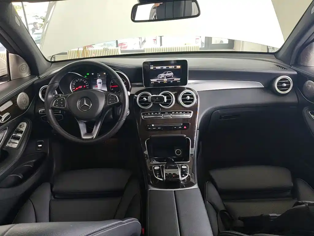 Mercedes-Benz GLC 2018 — фото 10