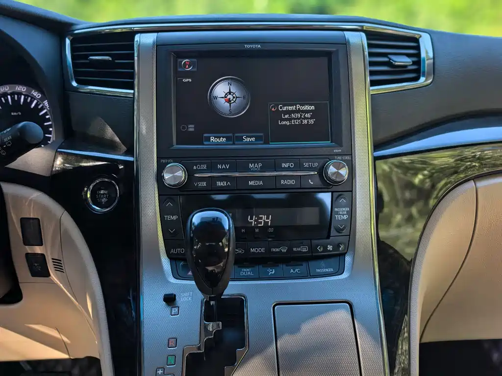 Toyota Alphard 2016 — фото 18