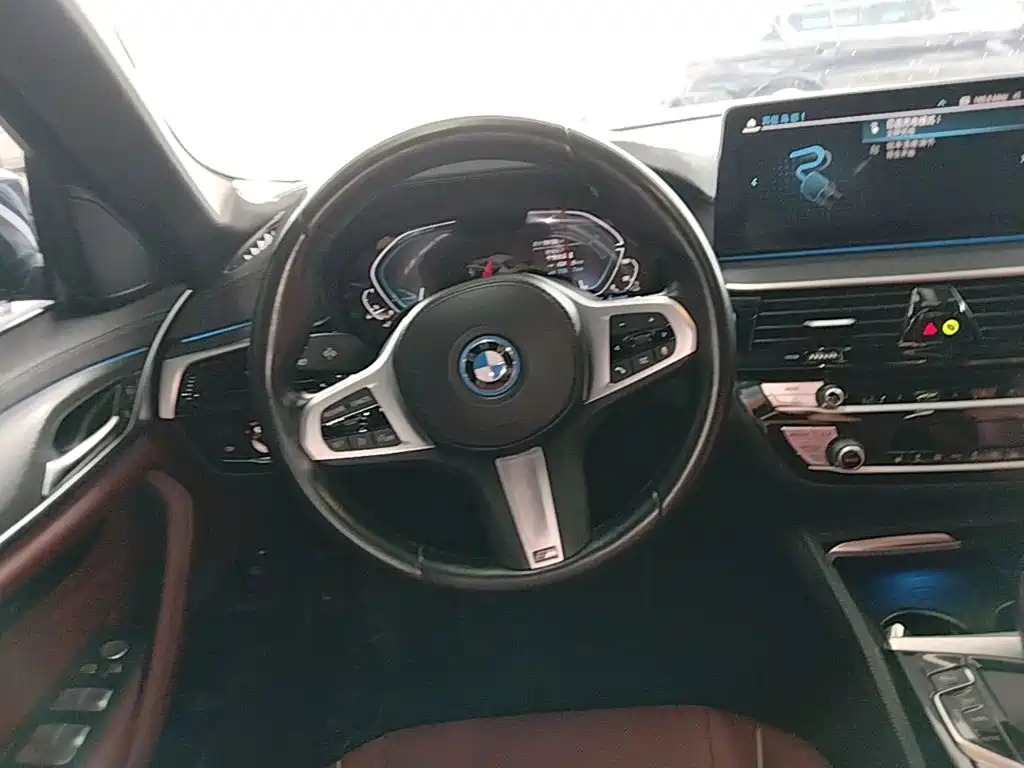 BMW 5 Series New Energy 2022 — фото 11