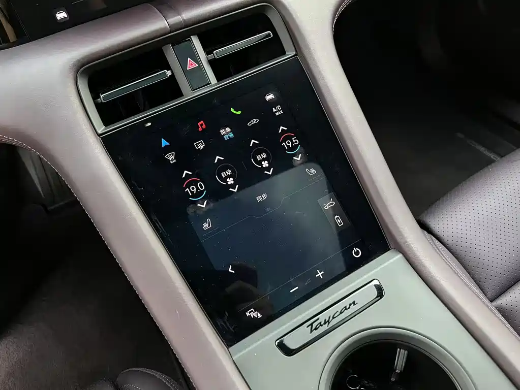 Porsche Taycan 2021 — фото 14