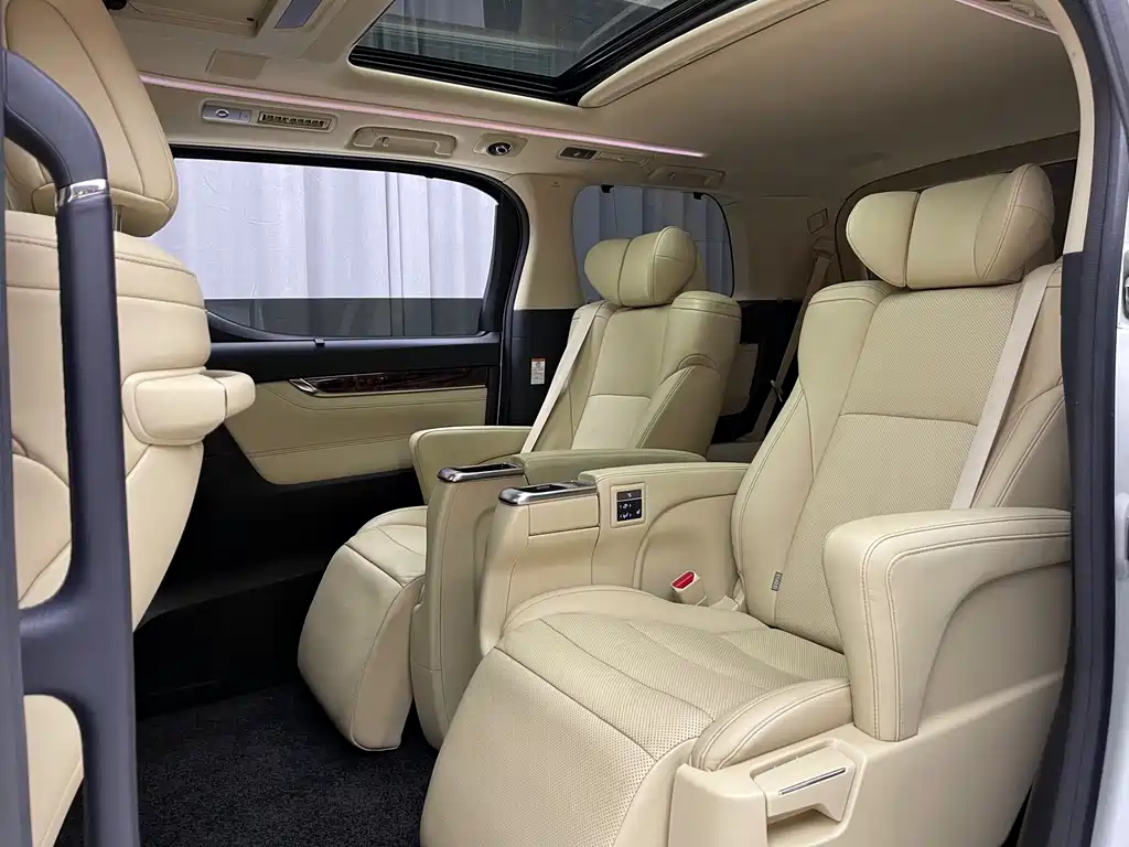Toyota Alphard 2021