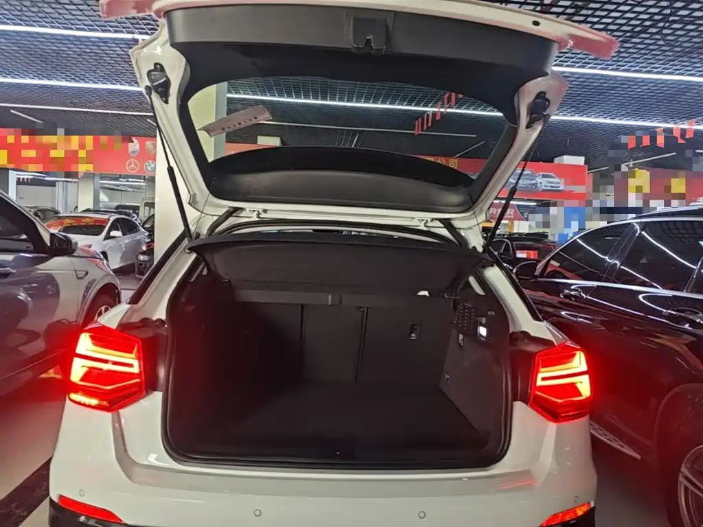 Audi Q2L 2019 — фото 19