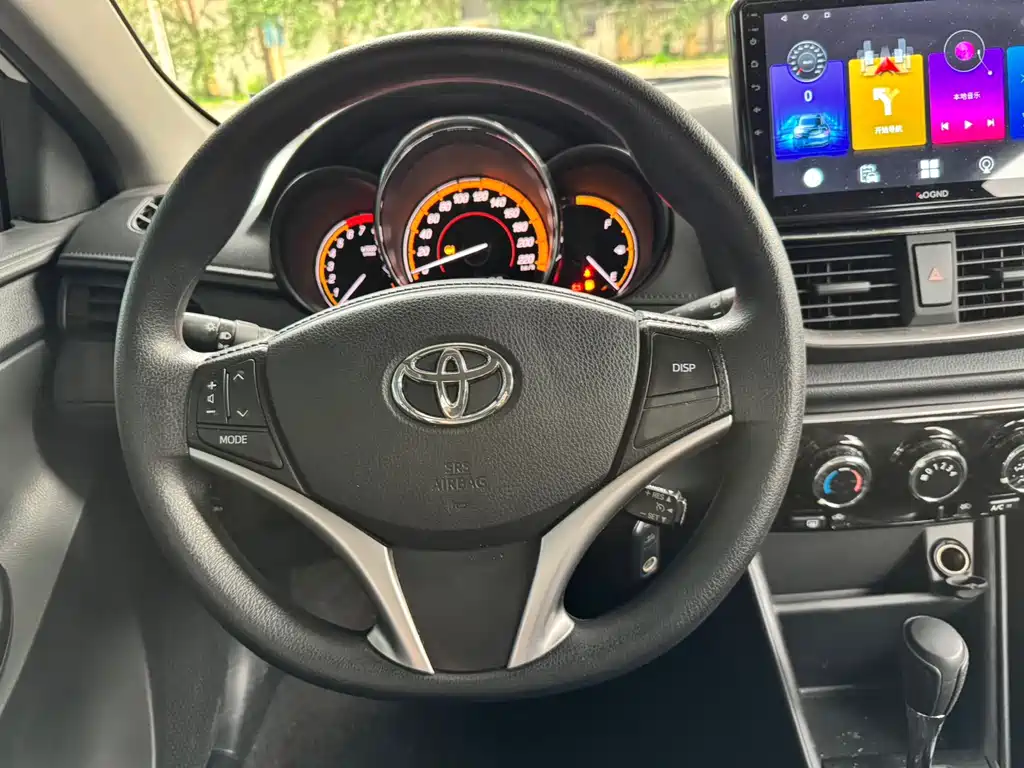 Toyota Yaris L 2022 — фото 10