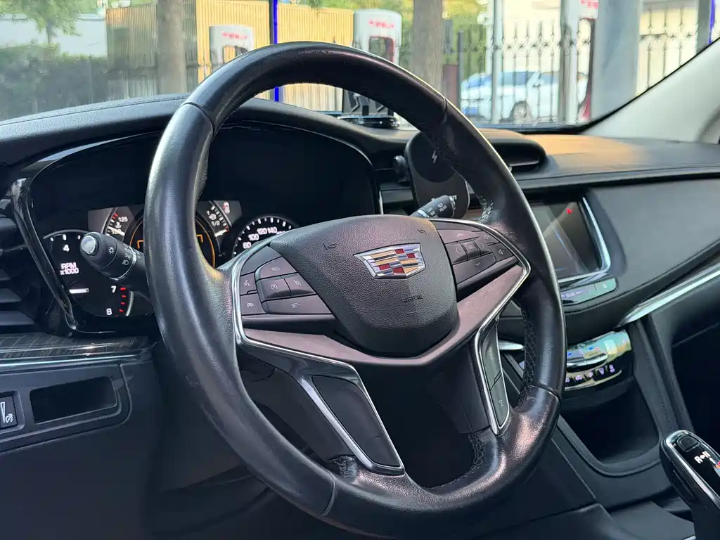 Cadillac XT5 2019 — фото 10