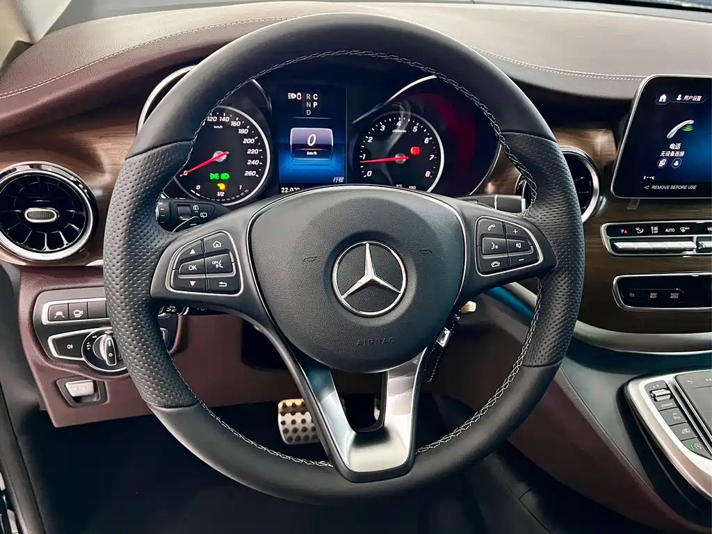 Mercedes-Benz V-Class 2024 — фото 15