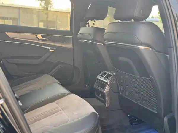 Audi A6L 2022