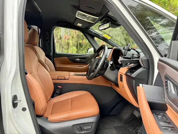 Toyota Vellfire 2023