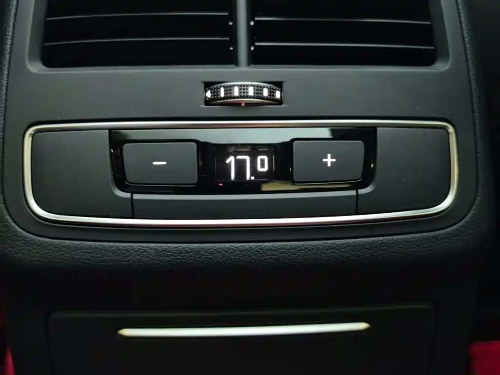 Audi A4L 2025 — фото 12