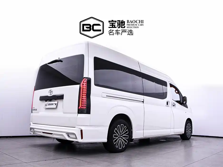 Toyota Hiace 2024 — фото 3
