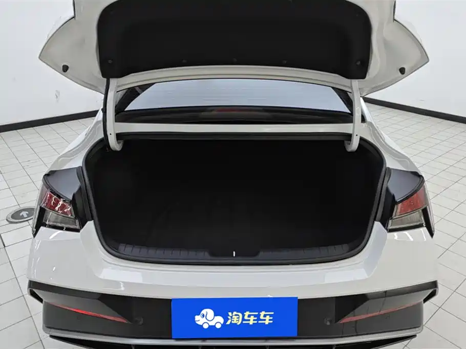 Hyundai Elantra 2025 — фото 4