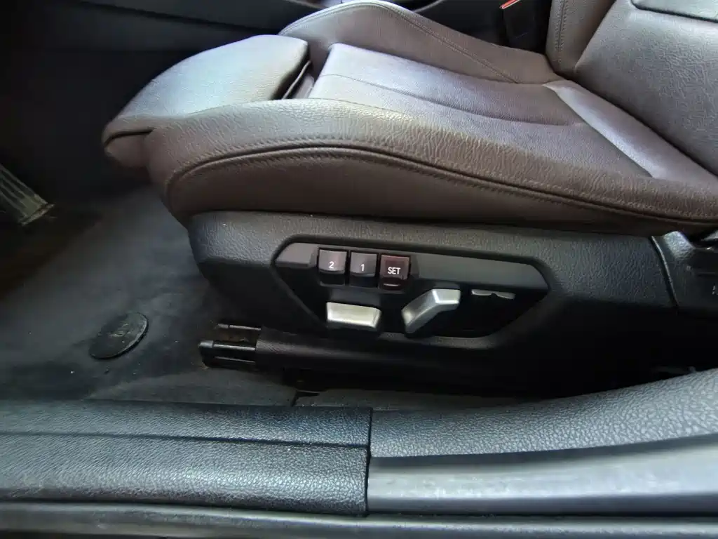 BMW 3 Series 2018 — фото 14