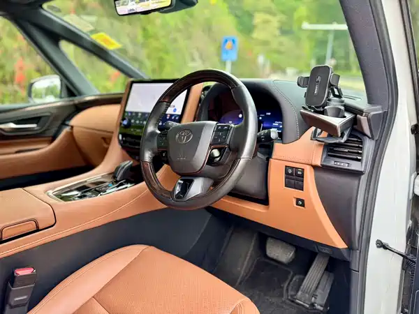 Toyota Vellfire 2023