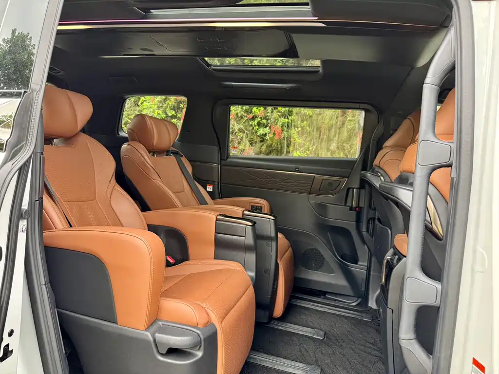 Toyota Vellfire 2026 — фото 12
