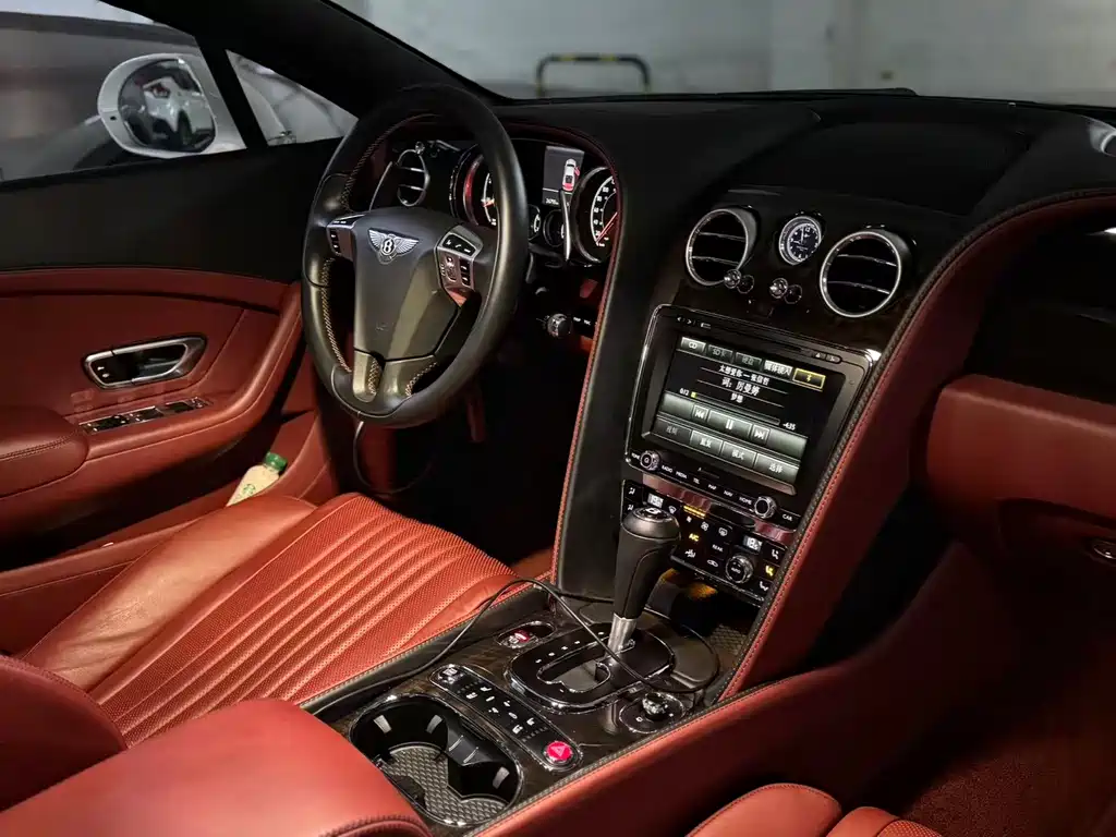 Bentley Continental 2017 — фото 17
