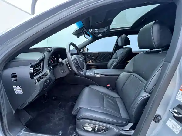 Lexus LS 2022