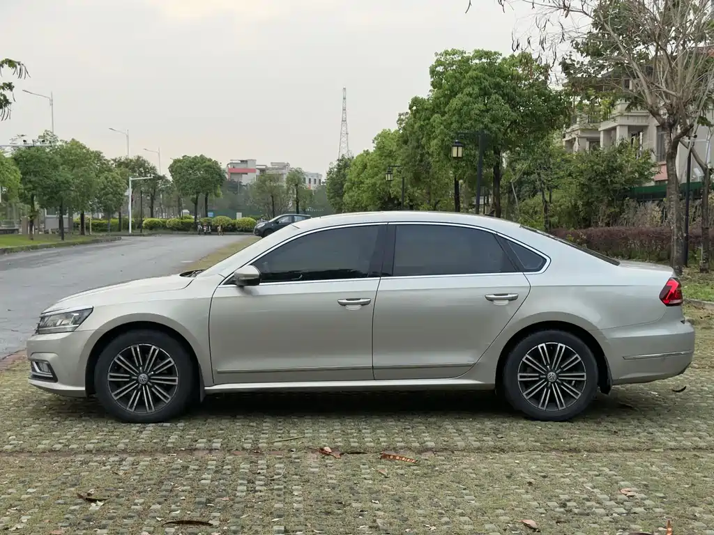 Volkswagen Passat 2018 — фото 6