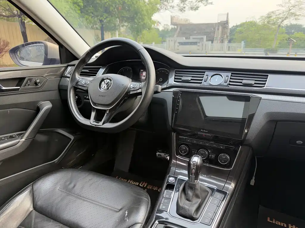 Volkswagen Passat 2018 — фото 19