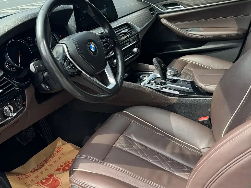 BMW 5 Series 2017 — фото 8