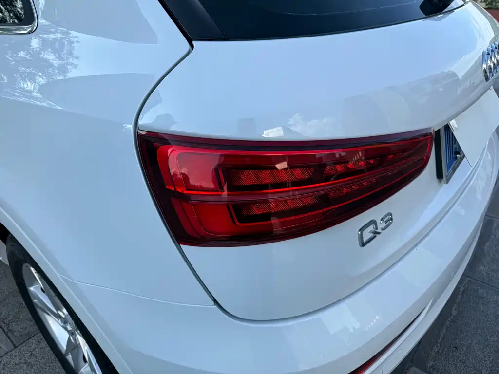 Audi Q3 2017 — фото 38