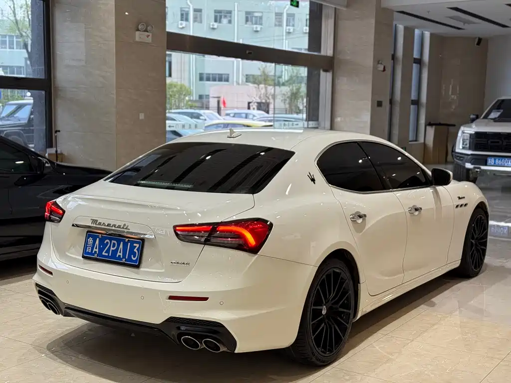 Maserati Ghibli 2023 — фото 19