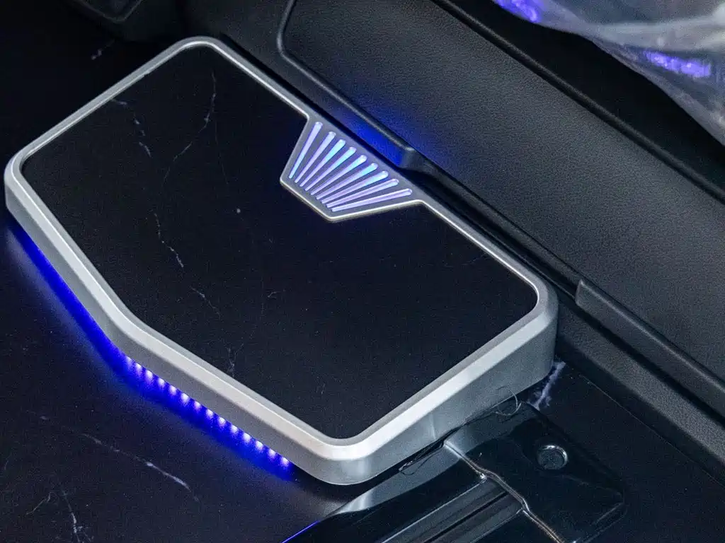 Toyota Alphard — фото 10