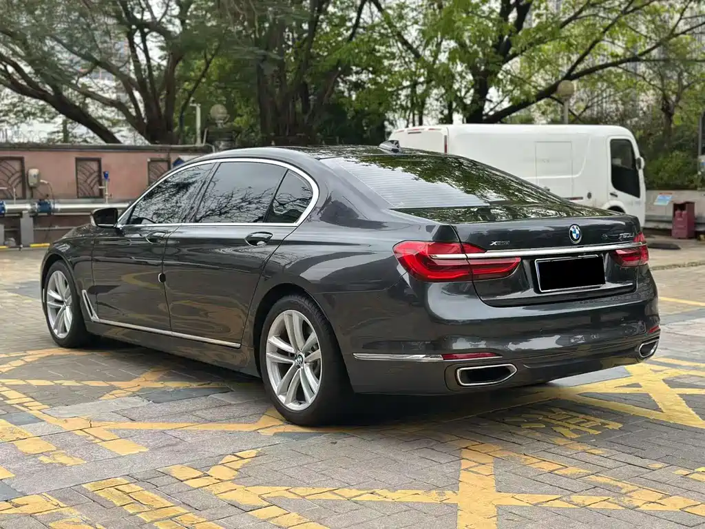 BMW 7 Series 2016 — фото 20