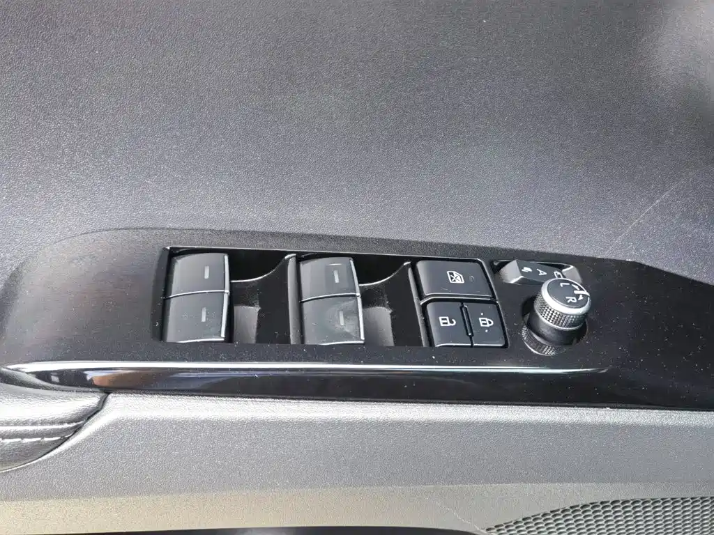 Toyota Camry 2024 — фото 24
