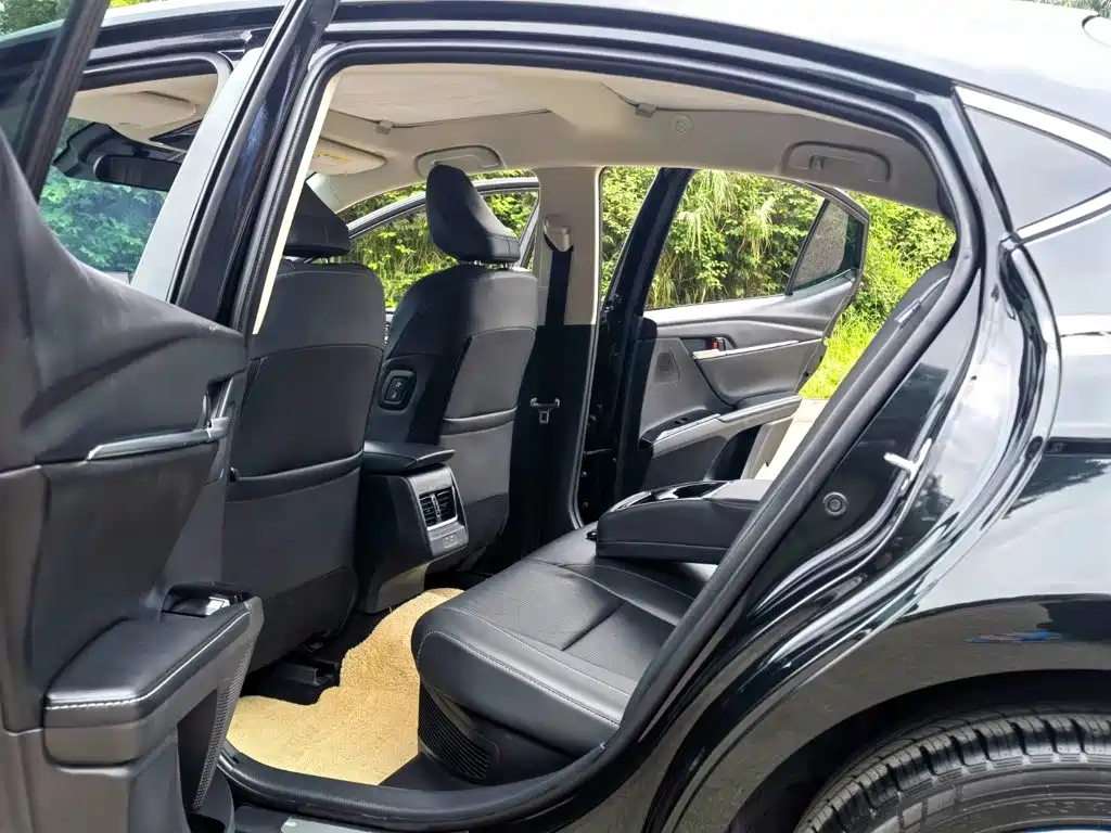 Toyota Camry 2024 — фото 10
