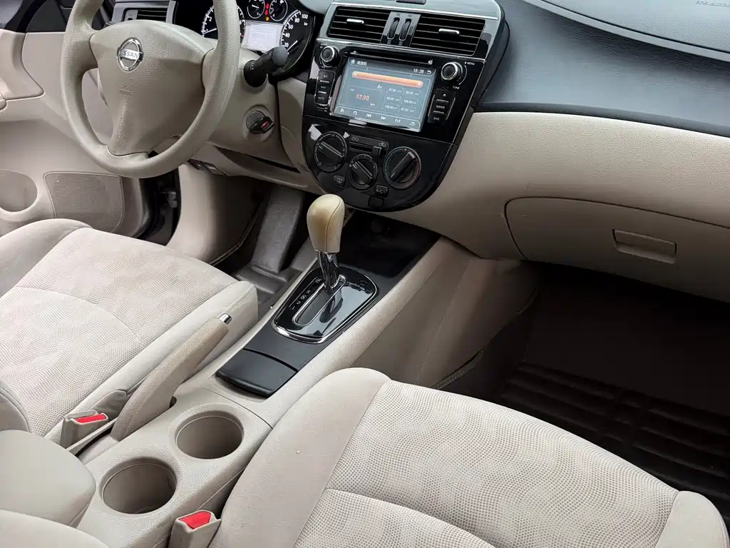 Nissan Tiida 2014 — фото 10