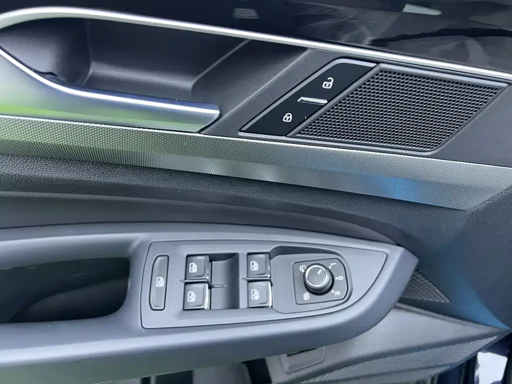 Volkswagen Passat — фото 20