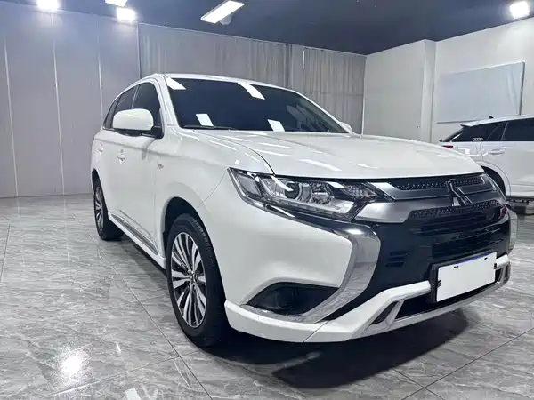 Mitsubishi Outlander 2023