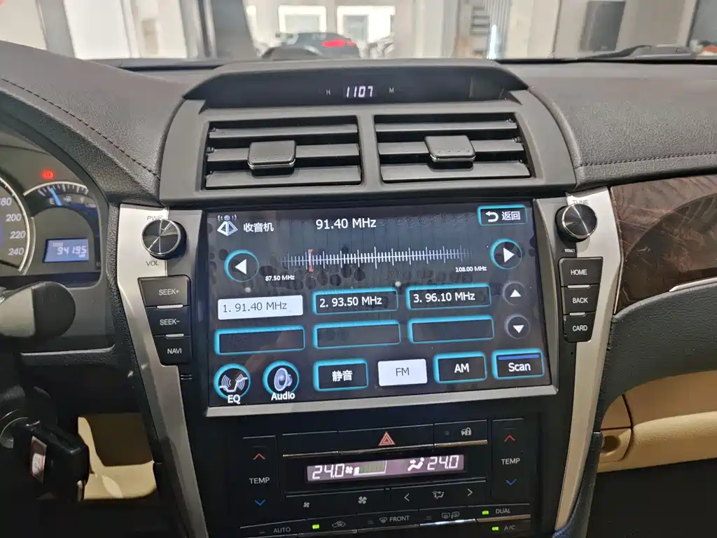 Toyota Camry 2015 — фото 23