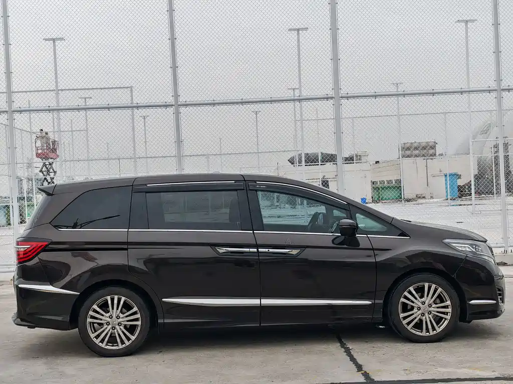 Honda Elysion 2016
