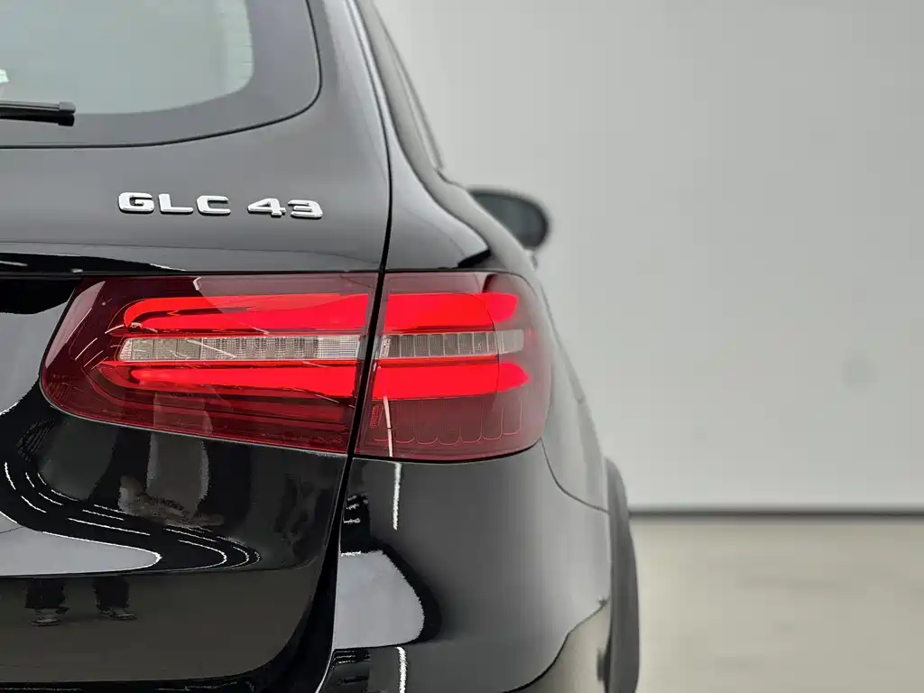 Mercedes-Benz GLC AMG 2018 — фото 15