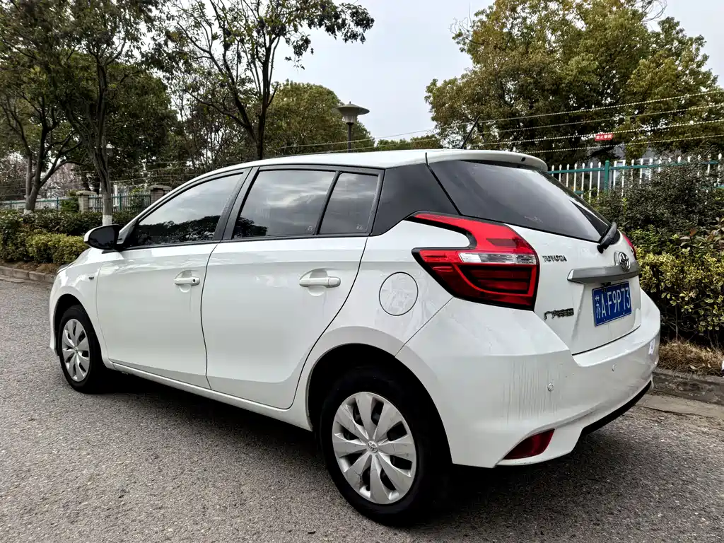 Toyota Yaris L 2018 — фото 12