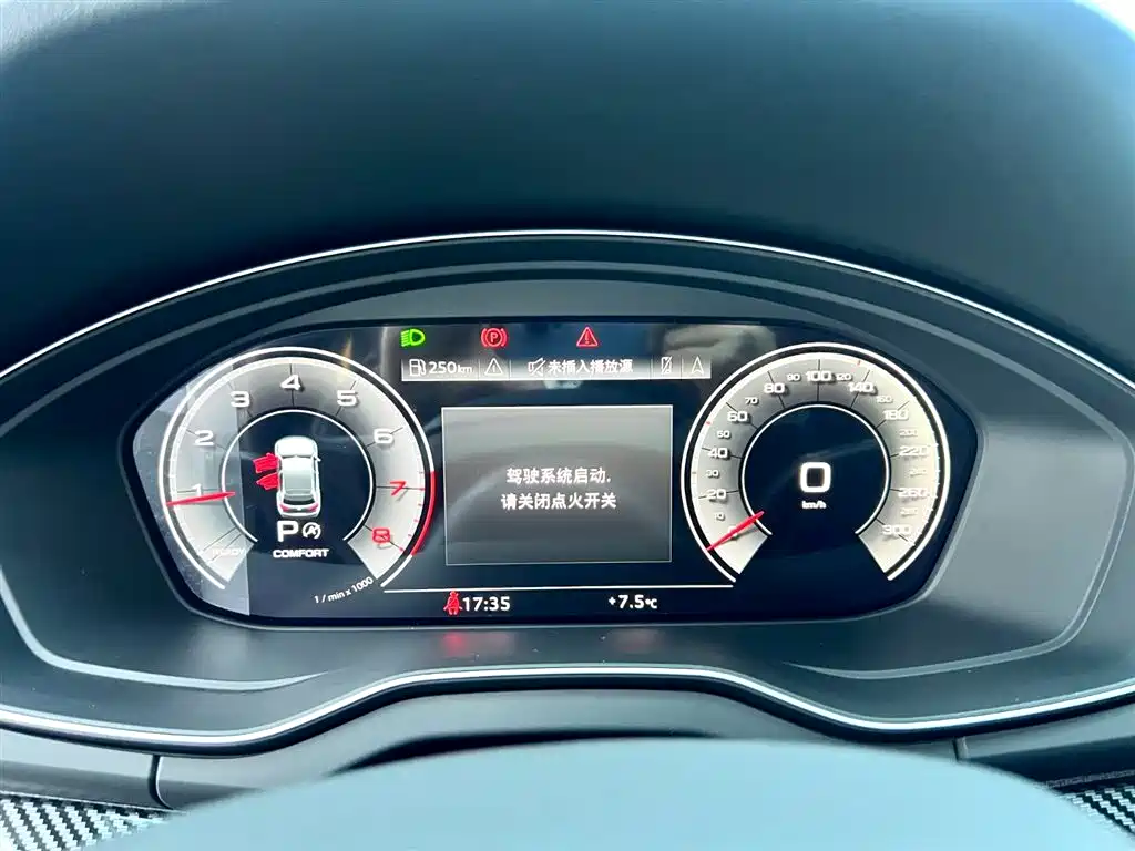 Audi Q5L 2023 — фото 13
