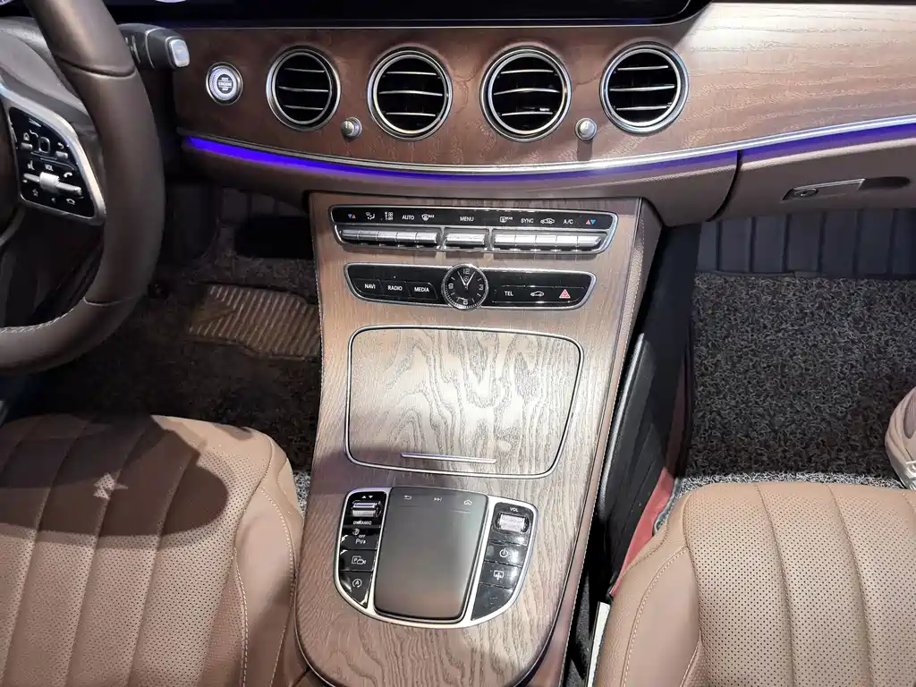 Mercedes-Benz E-Class 2020 — фото 16