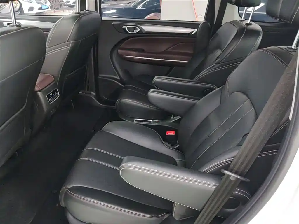 GAC Motor Trumpchi M6 2023 — фото 17