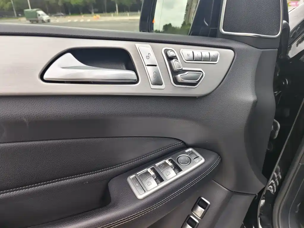 Mercedes-Benz GLS 2016 — фото 12