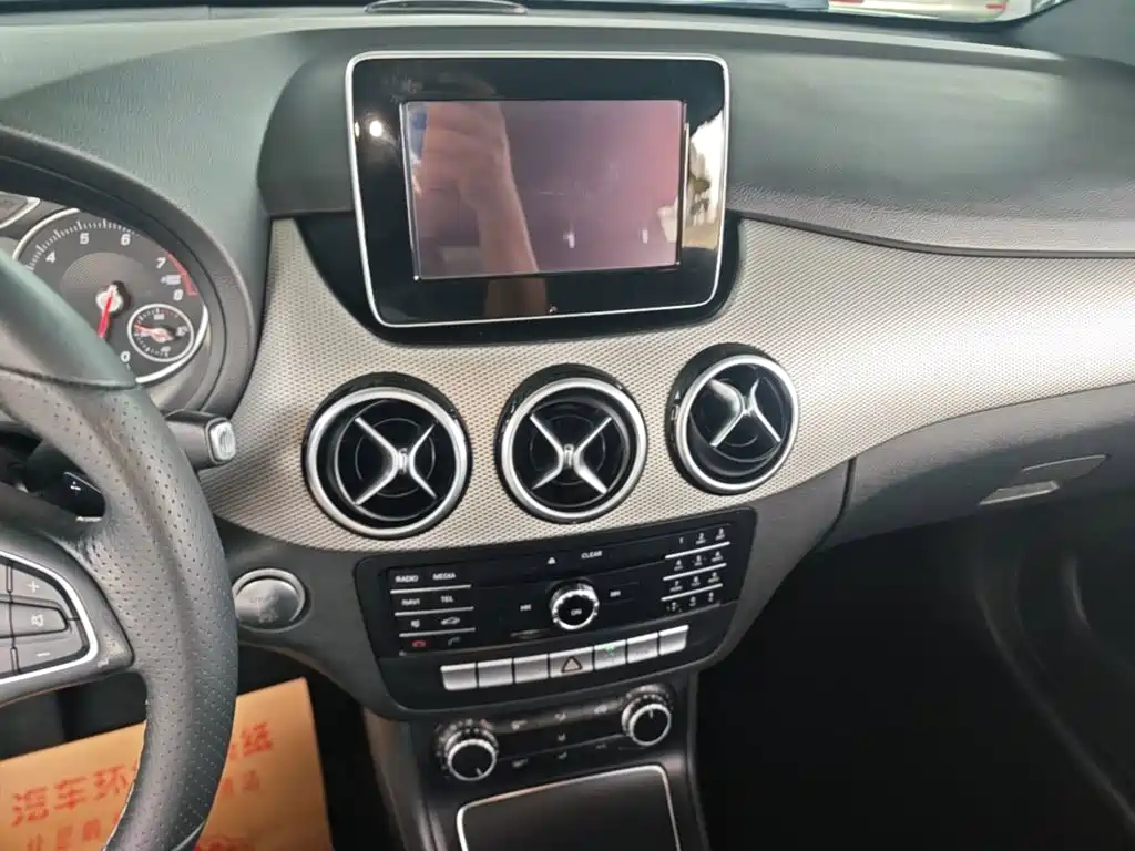Mercedes-Benz B-Class 2016 — фото 13