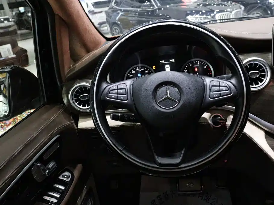 Mercedes-Benz Vito 2022 — фото 16
