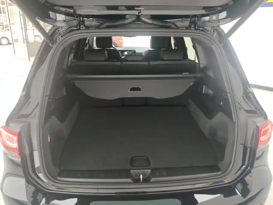 Mercedes-Benz GLB 2023