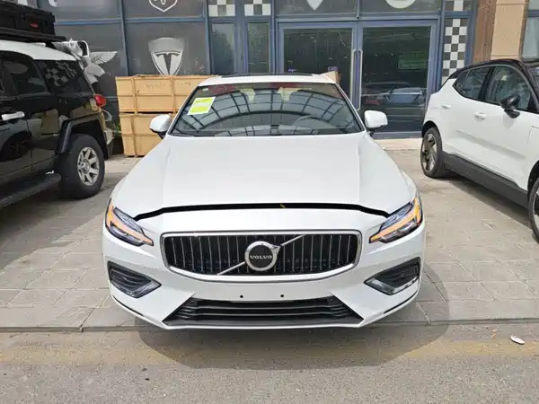 Volvo S60 2025