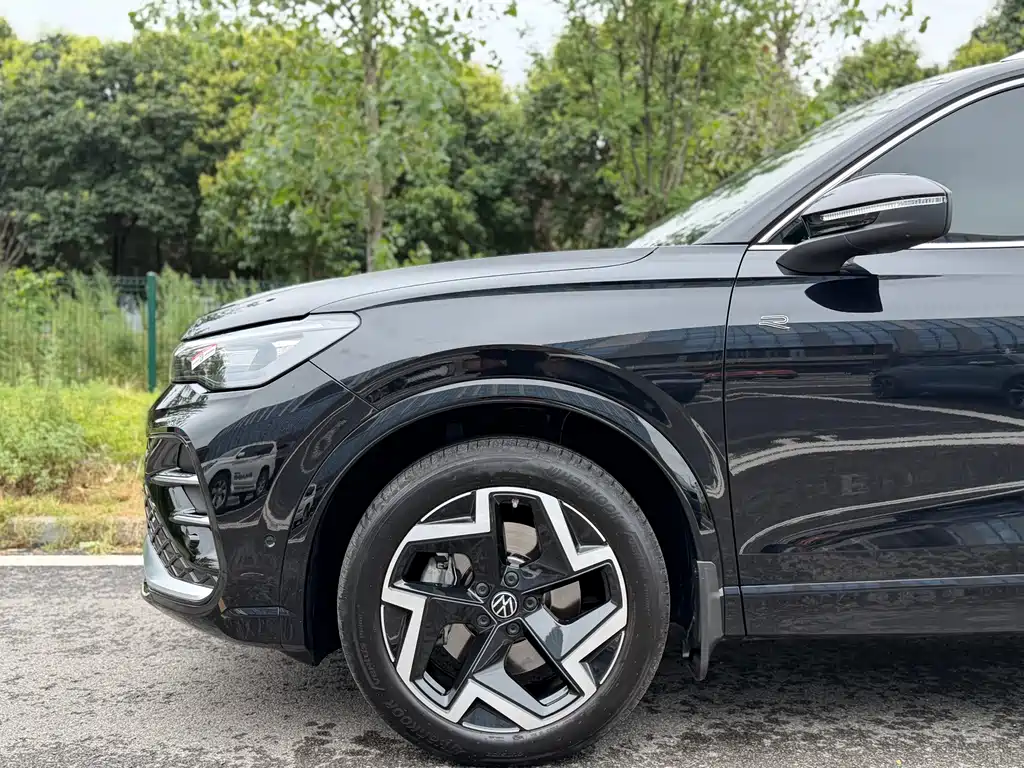 Volkswagen Tiguan L 2025