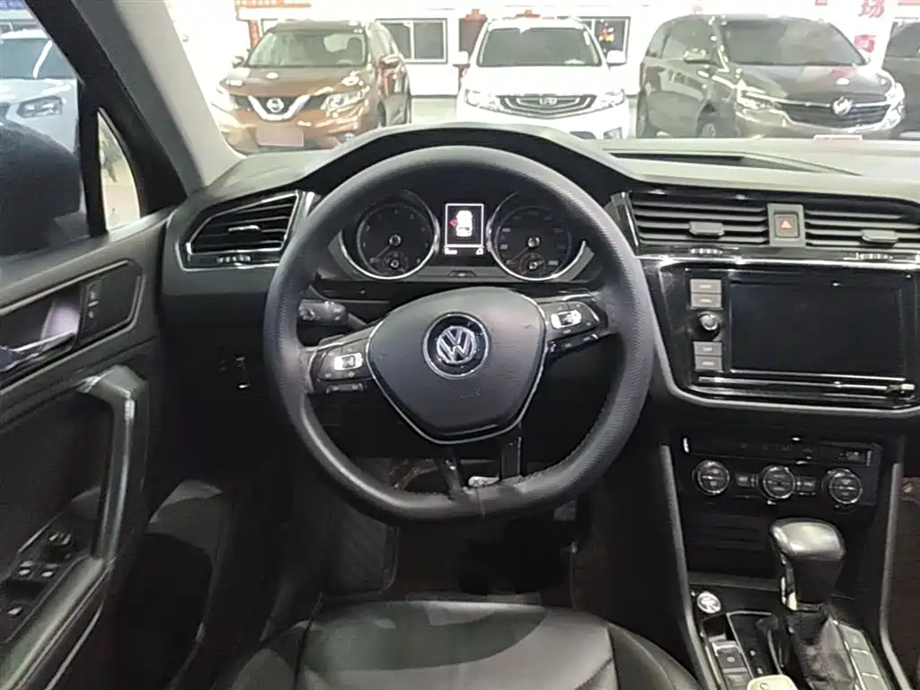 Volkswagen Tiguan L 2019 — фото 11