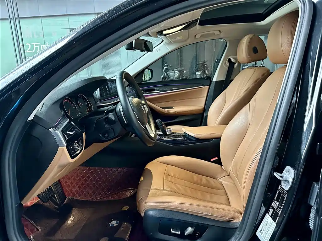 BMW 5 Series 2018 — фото 17