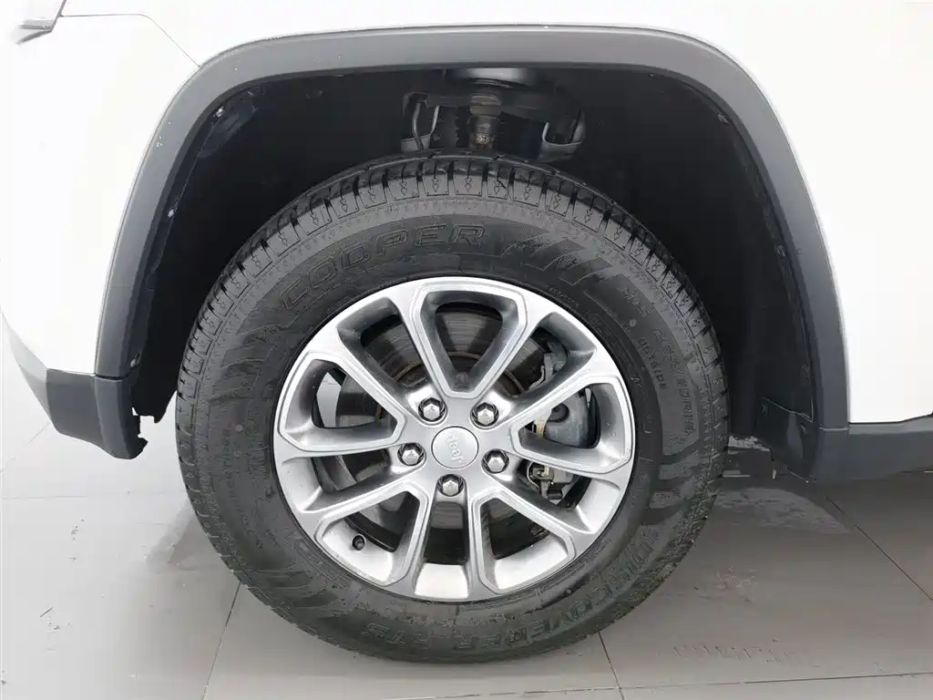 Jeep Grand Cherokee 2014 — фото 17