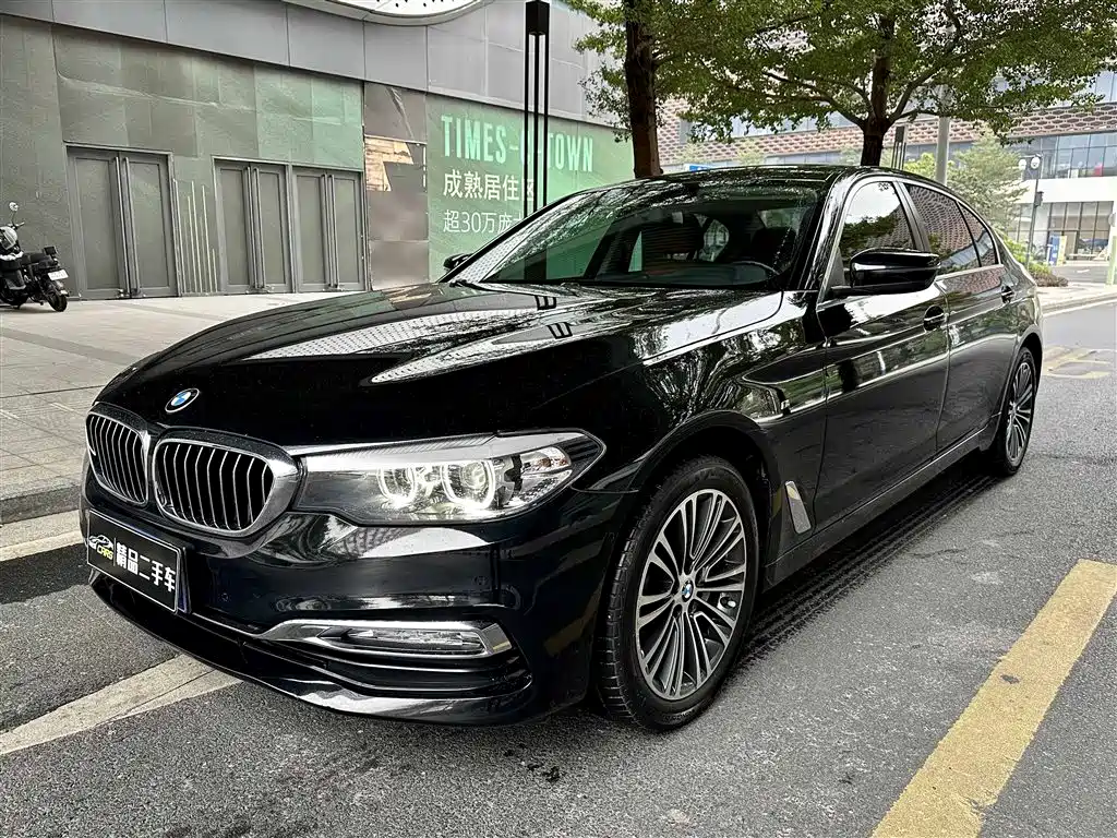 BMW 5 Series 2018 — фото 1