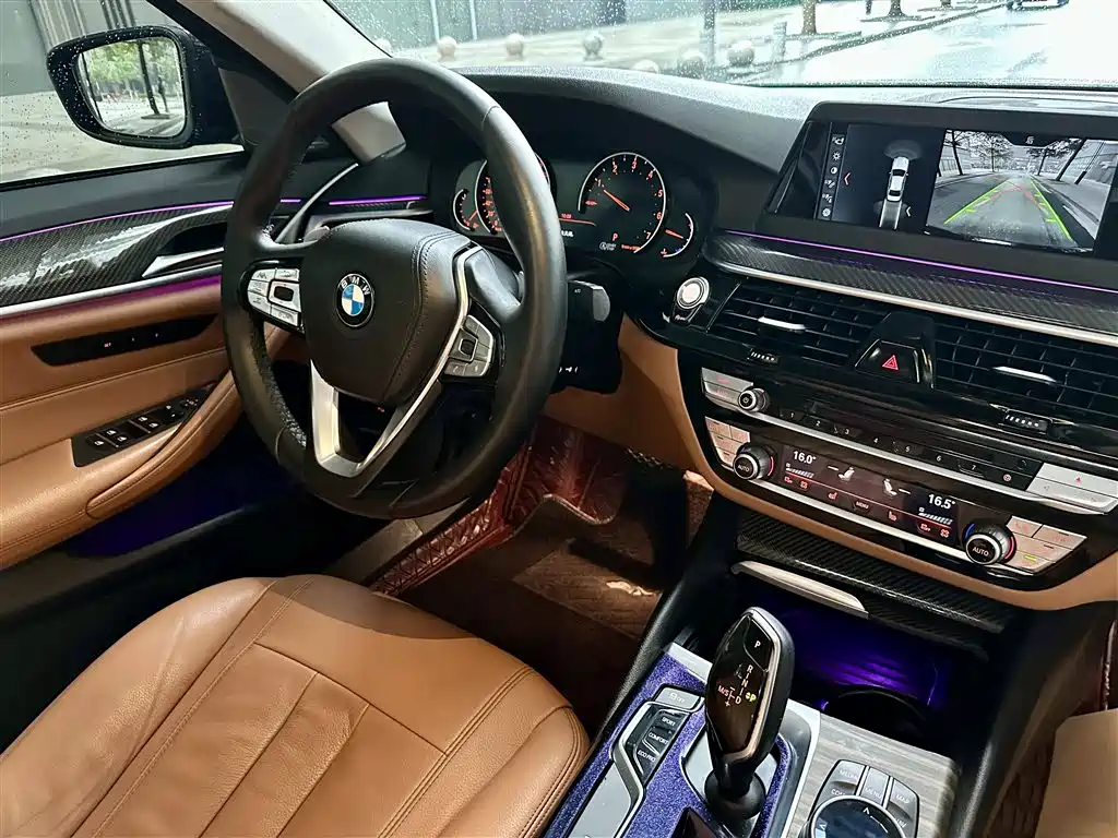 BMW 5 Series 2018 — фото 22